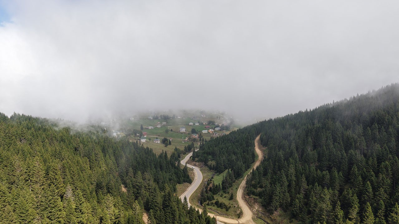 Yağmurun bereketi felakete dönüşüyor! Karadeniz’de yollar dağları yutuyor