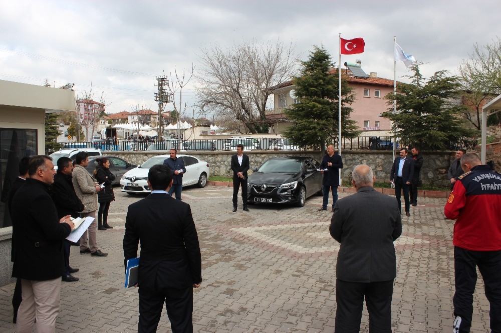 Yahşihan Belediyesi’nden sosyal mesafeli müdürler toplantısı 
