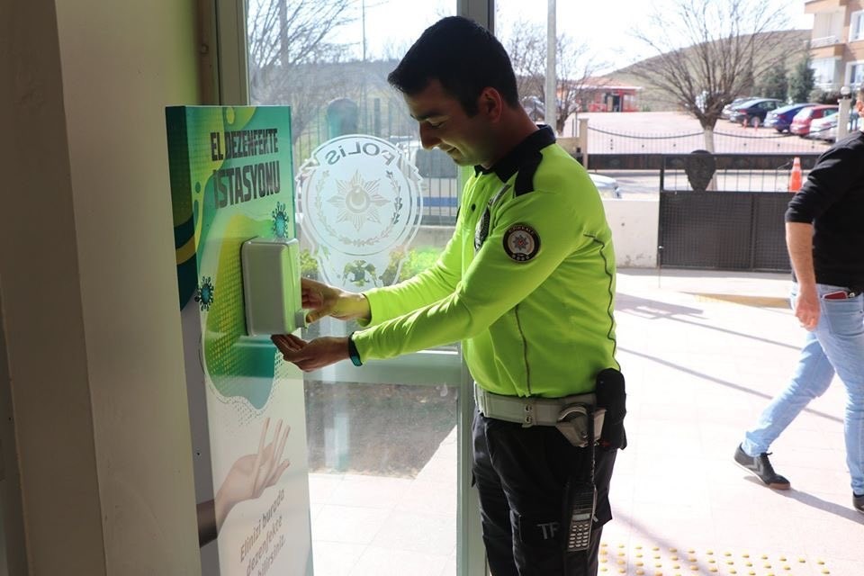 Yahşihan’da korona virüse karşı dezenfektan standı kuruldu 