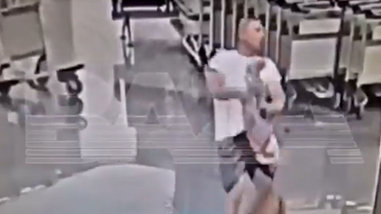 Yahudi adamın yere çarptığı Müslüman çocuk komada: Bunlar insan olamaz! Cani adam