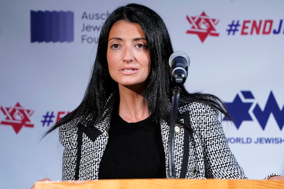 Yahudi asıllı meclis üyesinden skandal hareket! Görüyor musun sen şu alçağı