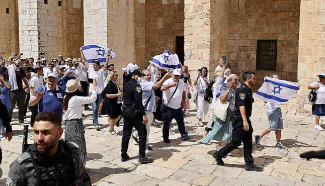 Yahudi çetelerden Mescid-i Aksa'ya baskın!