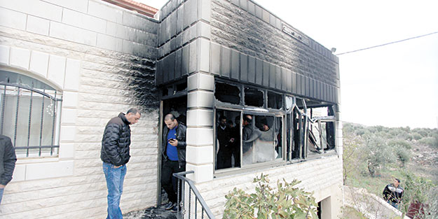 Yahudi işgalcilerden, Filistinli ailenin evine saldırı