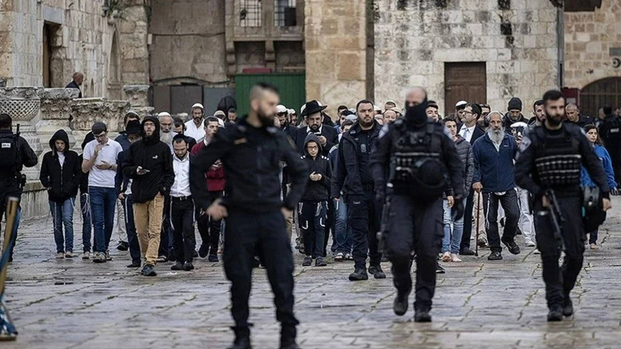 Yahudi köpek sürüsünden Mescid-i Aksa’ya baskın