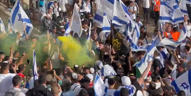 Yahudi yerleşimciler Filistinli çocuğun yakılarak öldürülmesini kutladı!