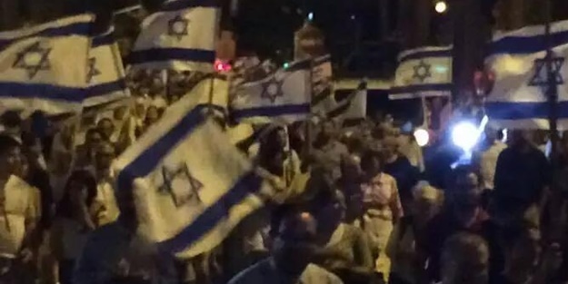 Yahudi Yerleşimcilerden Mescidi Aksa'ya gece baskını!