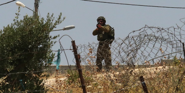 Yahudi yerleşimcilerden okula taşlı saldırı! İsrail güçleri, Filistinlilere müdahale etti