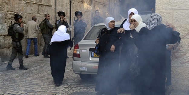 Yahudiler Filistinli kadına saldırdı!