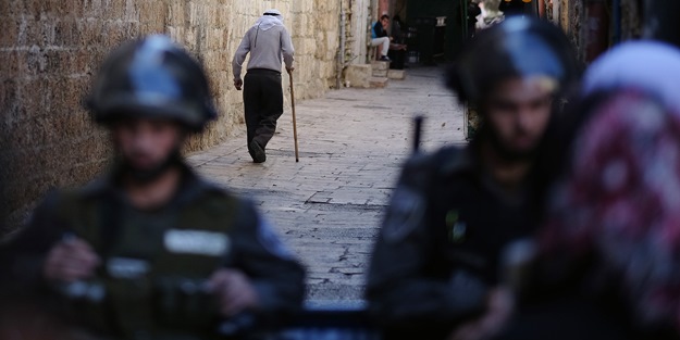 Yahudiler polis korumasında Mescid-i Aksa'ya girdi!