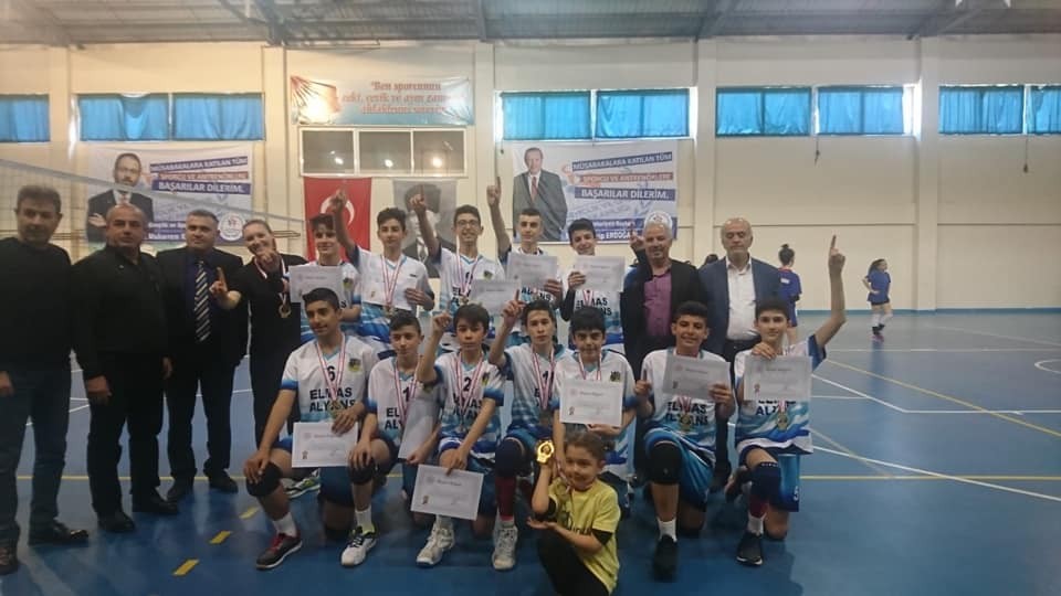 Yahya Kemal Beyaltı Ortaokulu yarı finalde