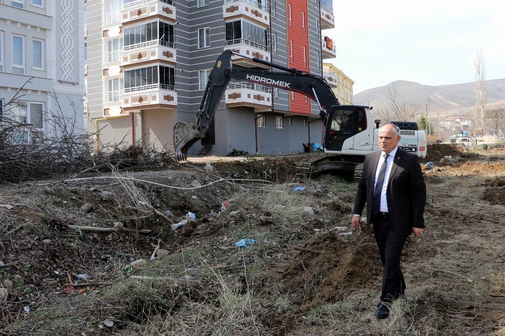 Yahyalı Belediyesi yol açma çalışmalarına hız verdi 