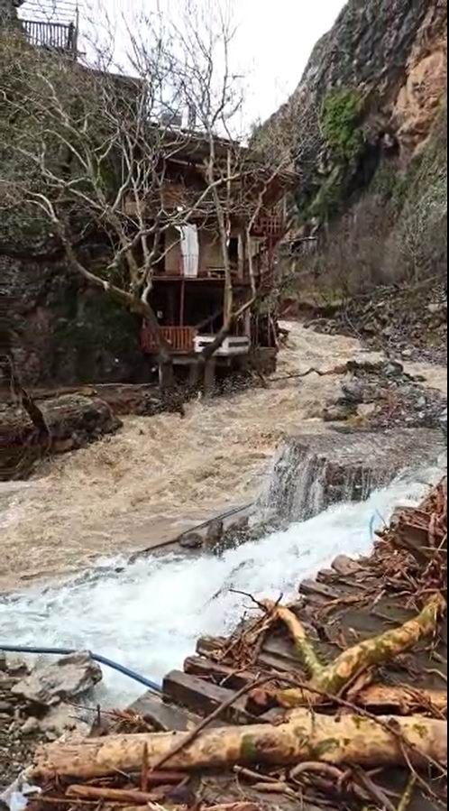 Yahyalı’da sel yıktı geçti 