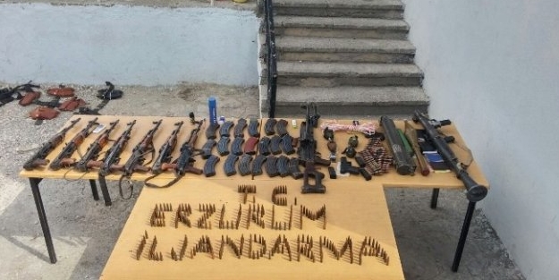 Yakalanan teröristlerin aracı cephanelik çıktı