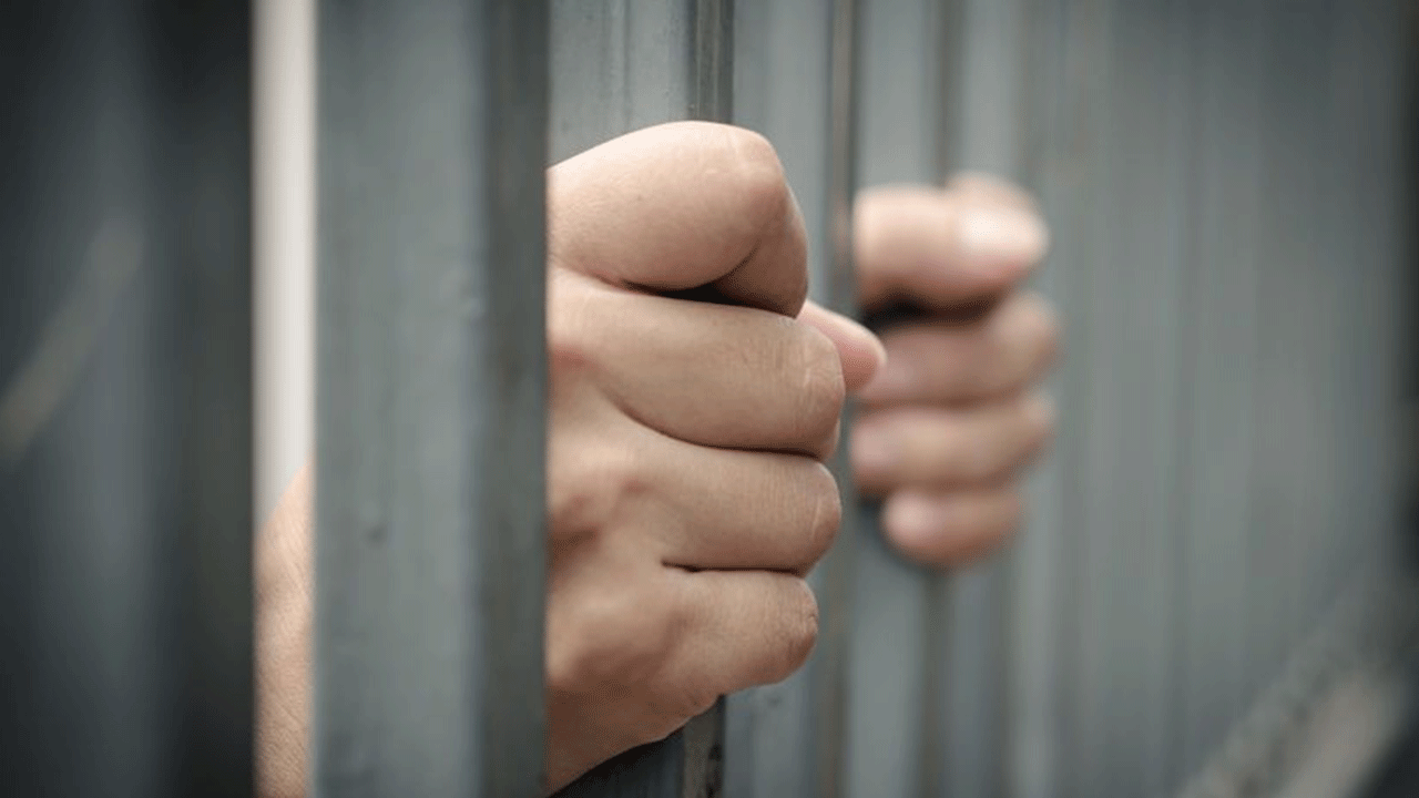 Yakalanan torbacı kodesi boyladı