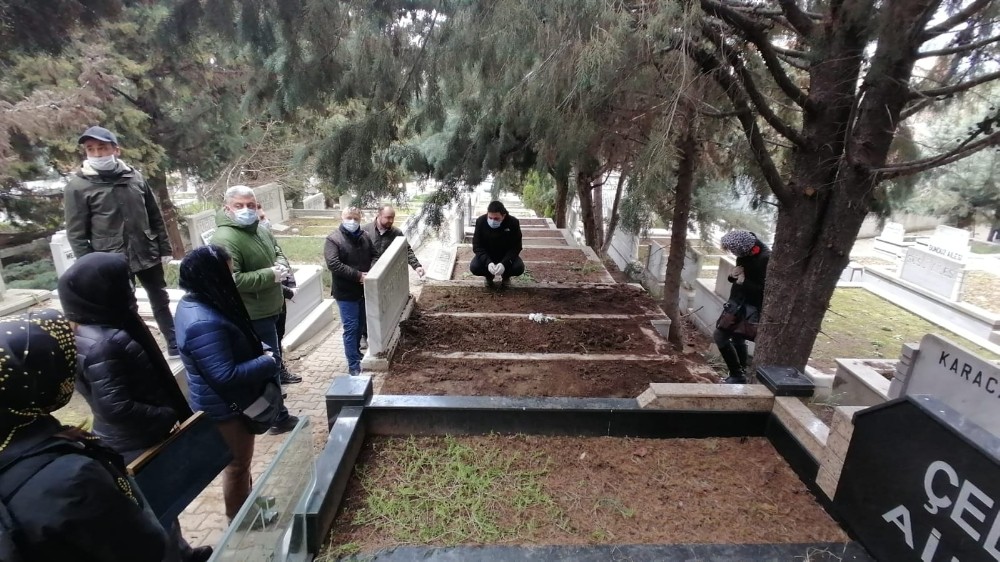 Yakını tarafından zatürreden öldüğü söylenen eczacının Türkiye’de korona virüsten ölen ilk kişi olduğu iddia edildi 