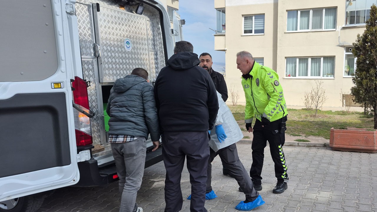 Yakınları haber alamadı! 79 yaşındaki kadın evinde ölü bulundu