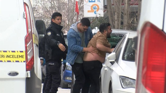 Yakınları sinir krizi geçirdi! Lüks otomobilde çok feci olay