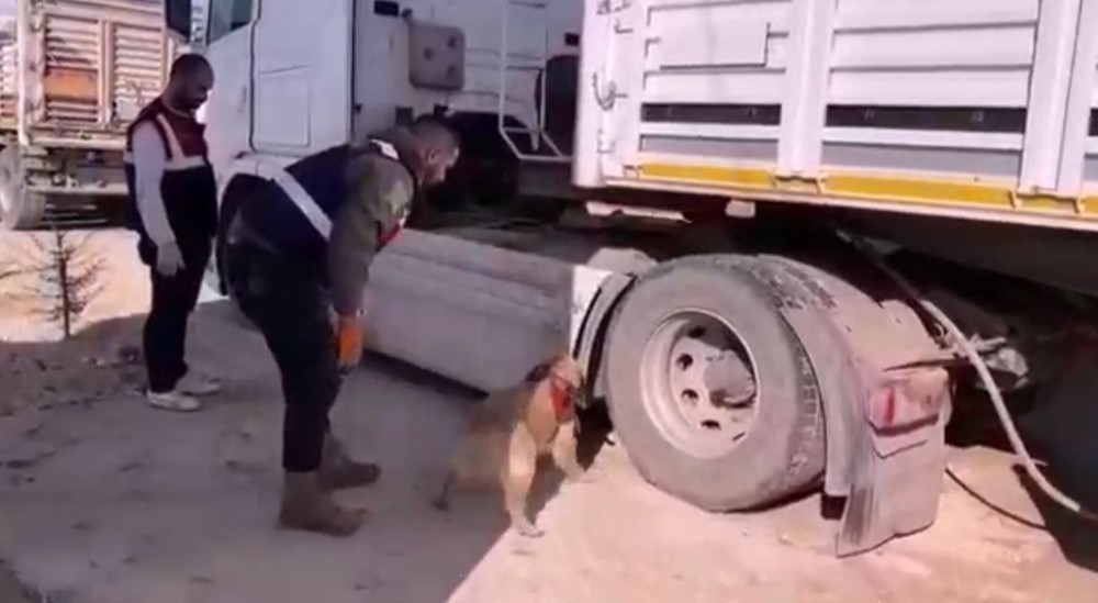 Yakıt deposunda binlerce paket sigara çıktı 