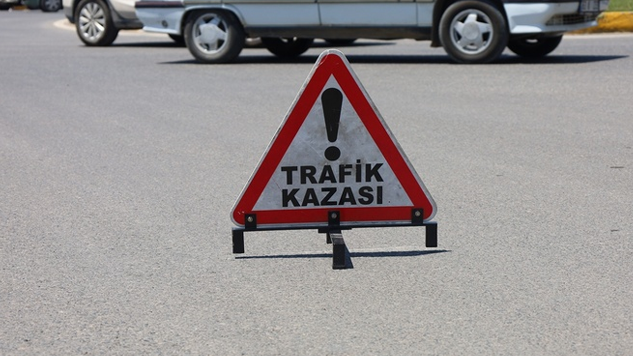 Yakıt tankerine çarpan otomobil sürücüsü hayatını kaybetti