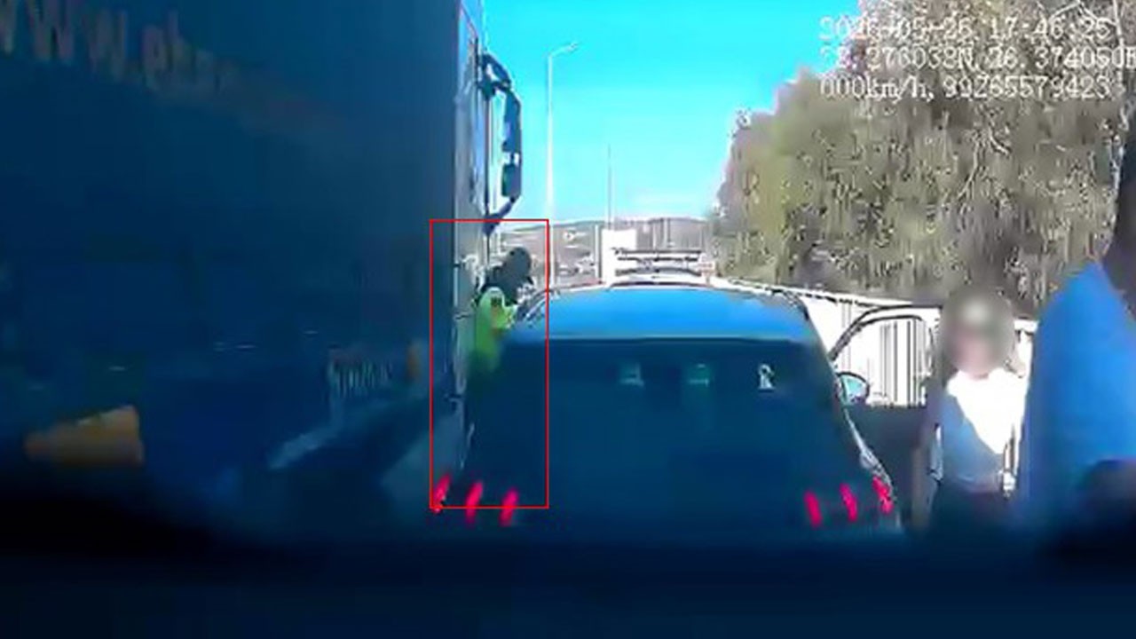 Göz göre göre dehşet! Yakıtı biten araca yardıma koşan jandarmaya tır çarptı!