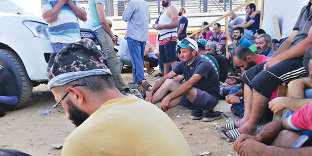 Yaklaşık 13 aydır Suudi Arabistan’da inşaat işinde çalışan Türk işçiler: Suudi polisler başımıza silah dayadı