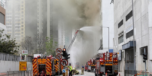 Yaklaşık 3 bin 600 kişi tahliye edildi! Hong Kong'ta yangın