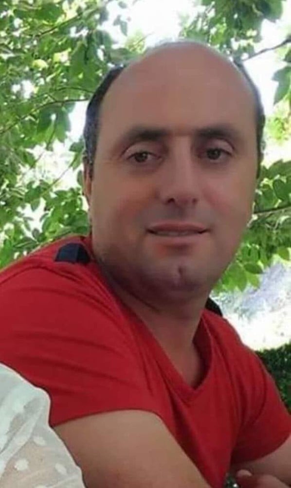 Yaklaşık 40 metrelik şarampole devrilen iş makinesinin sürücüsü hayatını kaybetti 