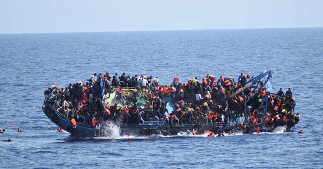 Yaklaşık 500 kaçak göçmen son anda kurtarıldı