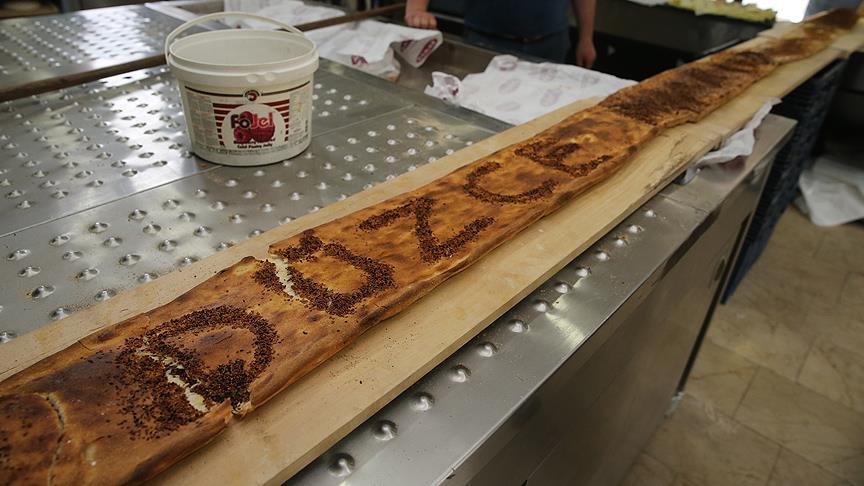 Yaklaşık 6 metrelik ramazan pidesi Düzce'den
