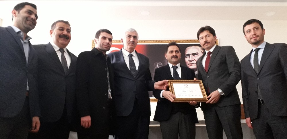 Yakutiye Belediye Başkanı Uçar, mazbatasını aldı 