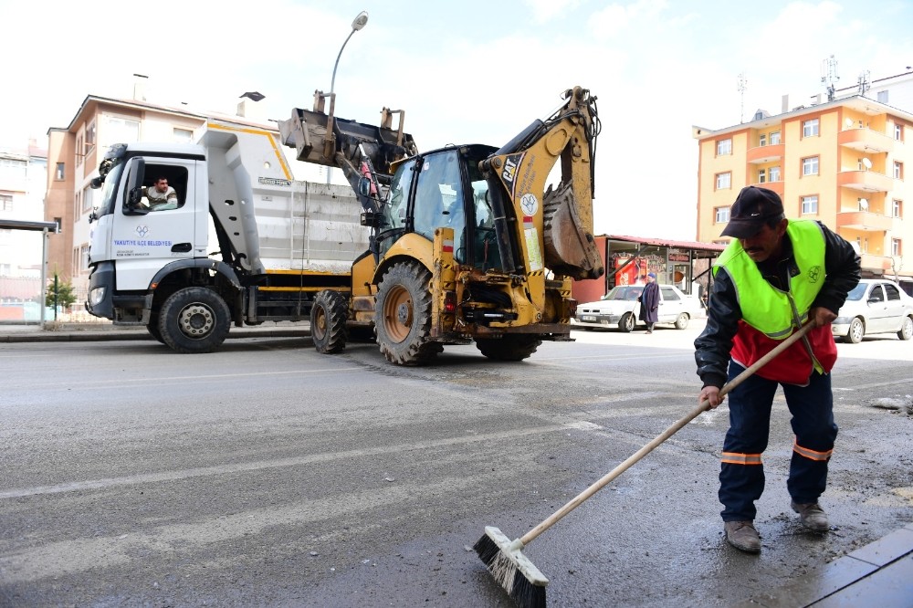 Yakutiye belediyesi bahar temizliğine başladı 