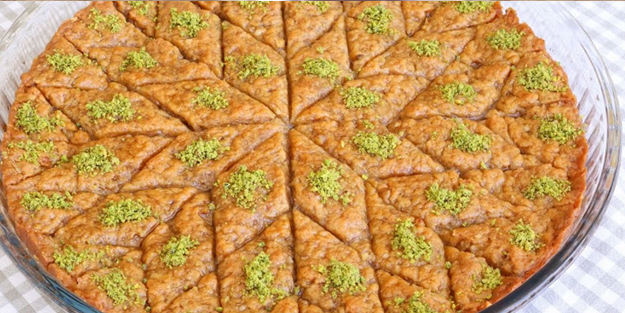 Yalancı baklava tarifi: Lezzeti şahane! Kendini baklava sanan tatlı tarifi nasıl yapılır?