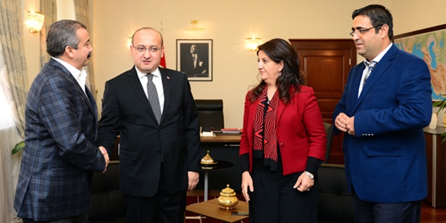 Yalçın Akdoğan HDP heyeti ile görüştü