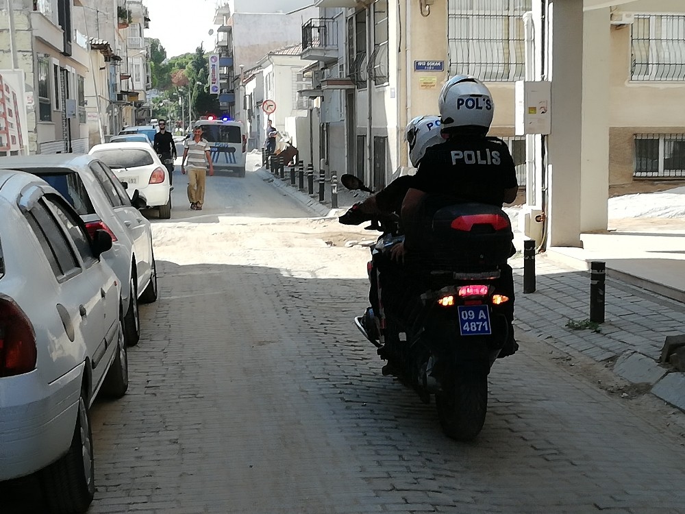Yalınayak firar etti, tarlada yakalandı 