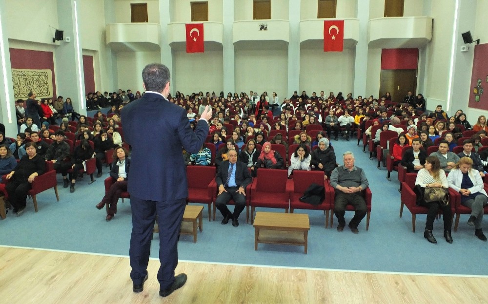 Yalnız insanlar teknolojiye daha çok bağımlı 