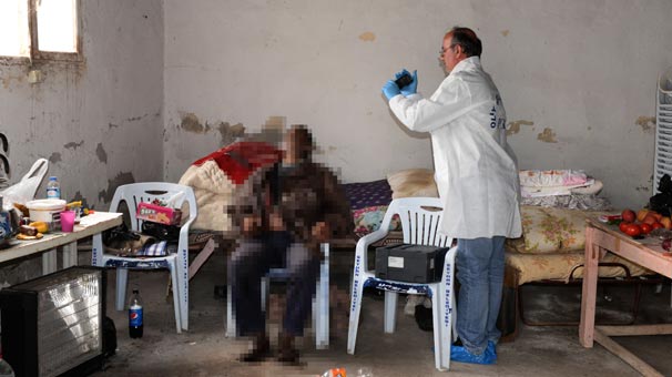 Yalnız yaşadığı depoda, sandalye üzerinde ölü olarak bulundu