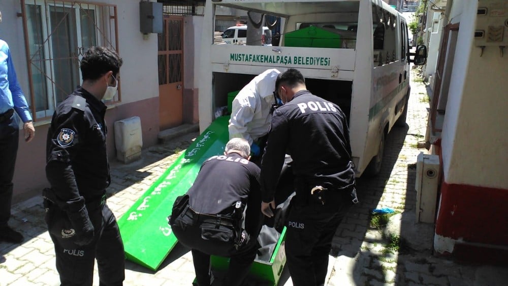 Yalnız yaşayan adam evinde ölü bulundu 