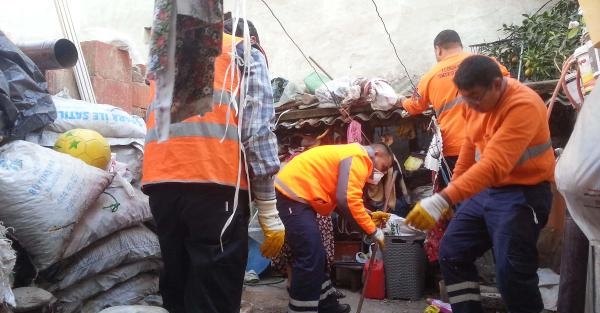 Yalnız yaşayan kadının evinden çıkanlar şaşkına çevirdi