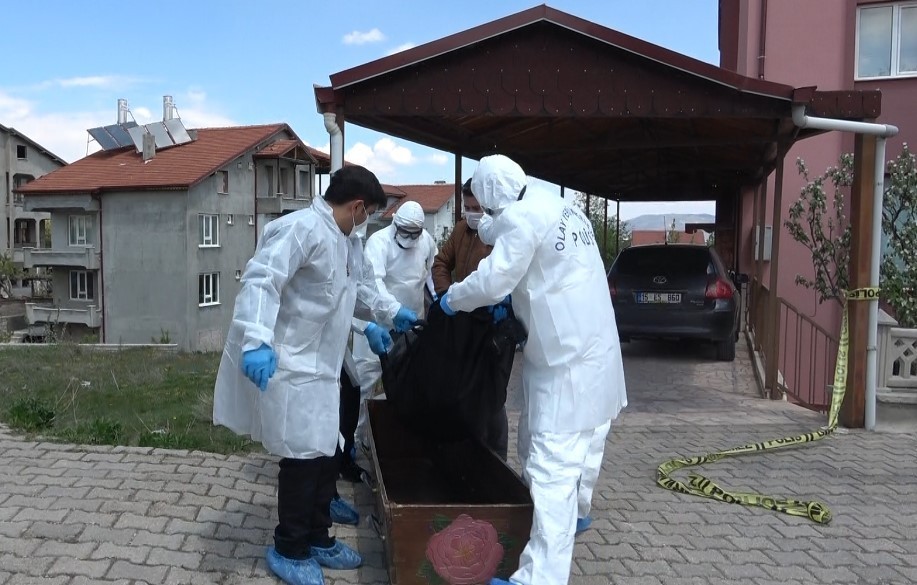 Yalnız yaşayan yaşlı kadın evinde ölü bulundu 