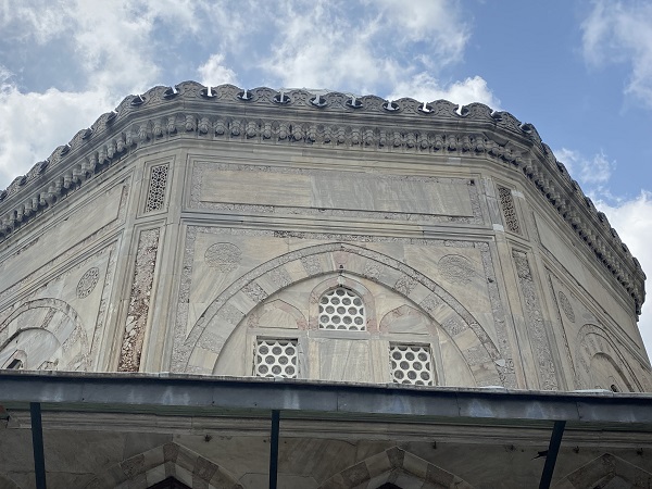 Yalnızca İstanbul'da bulunuyor! Hac kurası bekleyenler önce o türbeye gidiyor