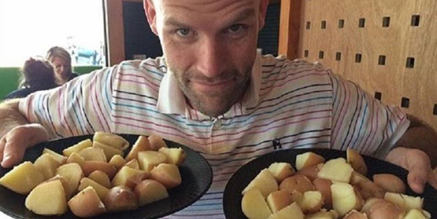 Yalnızca patates yiyerek 50 kilo verdi!