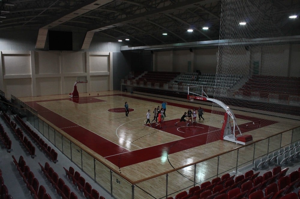 Yalova 90. Yıl Spor Salonu yeni sezona hazırlanıyor 