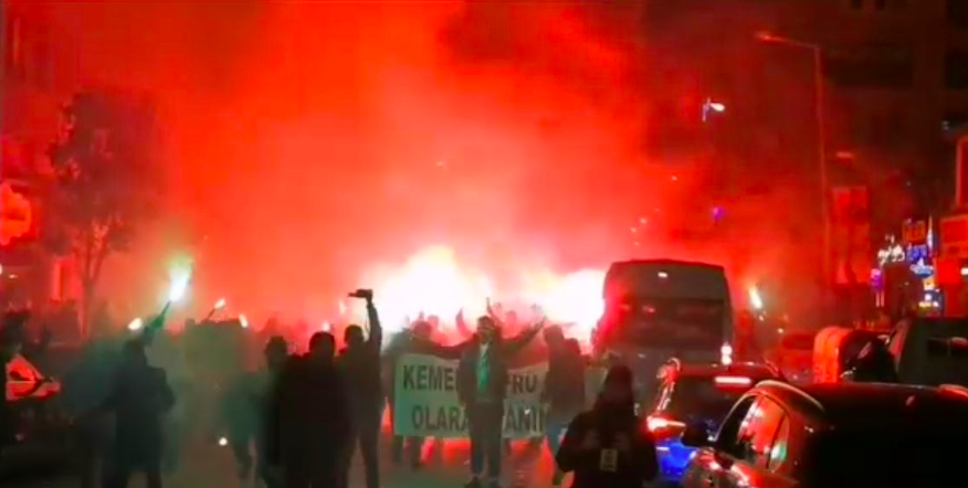 Yalova Belediye Başkan adayı Tutuk, meşalelerle karşılandı