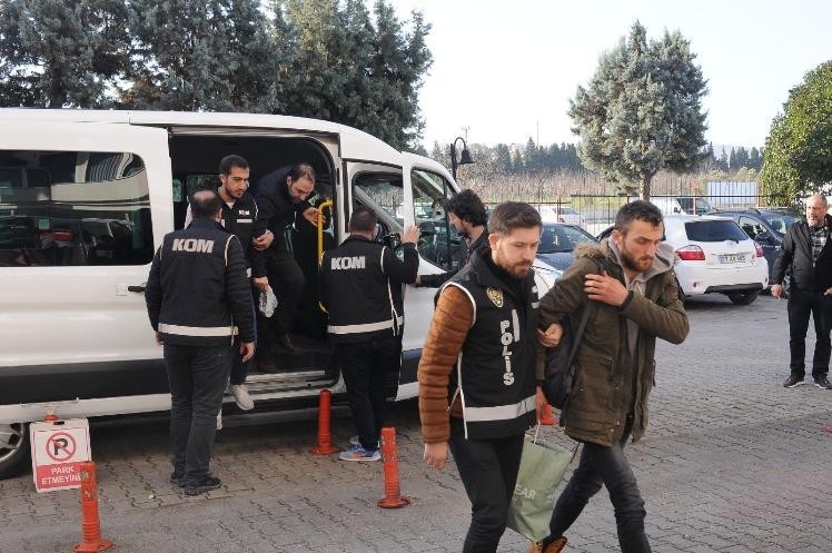Yalova Belediyesindeki yolsuzluk soruşturması kapsamında adliyeye sevk edilen 5 kişi tutuklandı 