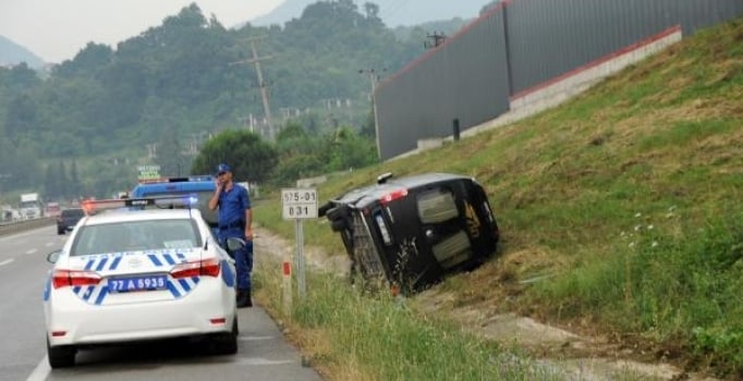 Yalova-Bursa karayolunda kaza: 3 kişi yaralı