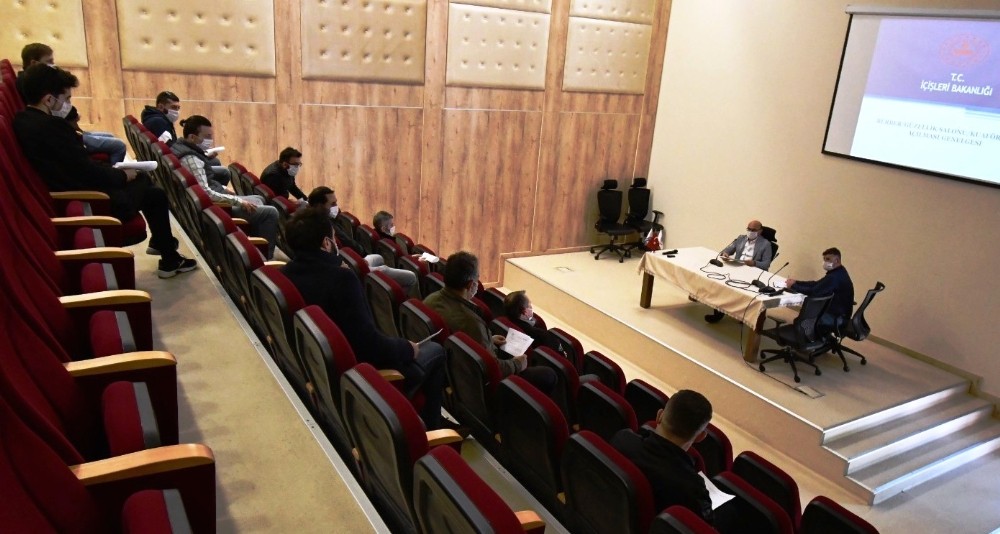Yalova’da berber ve kuaförlerle yeni dönem görüşüldü 