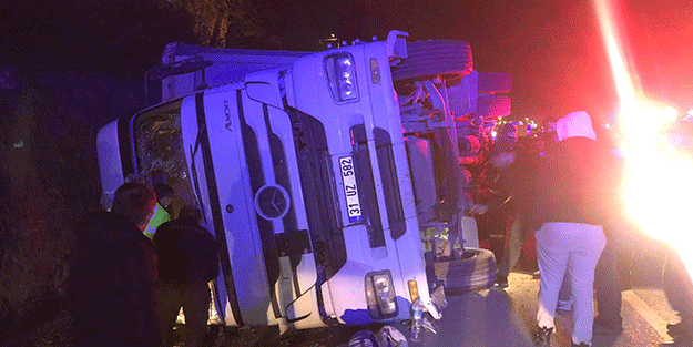 Yalova'da devrilen tırın sürücüsü yaralandı