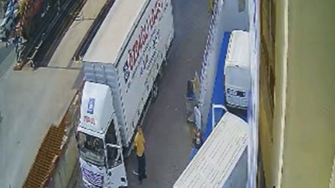 Yalova'da el freni çekilmeyen tır kara yoluna çıktı! O anlar kameralara yansıdı!