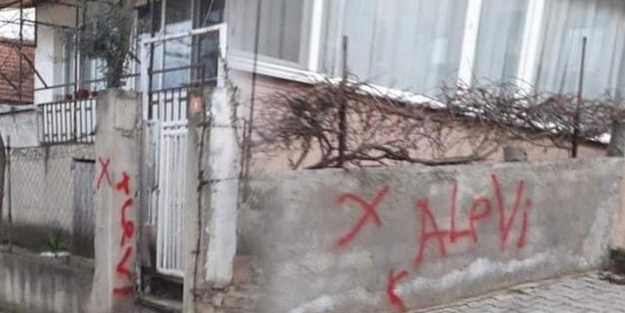 Kirli eller devrede! 'Alevi' vatandaşlarımızın kapılarını işaretlediler