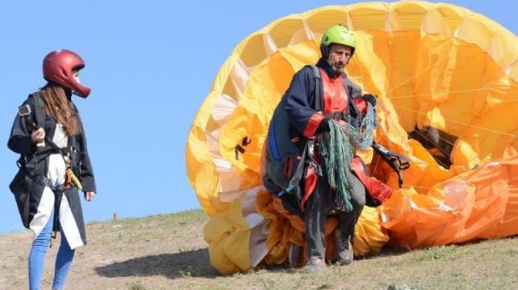 Yamaç paraşütçüsü 15 metre yükseklikten düştü